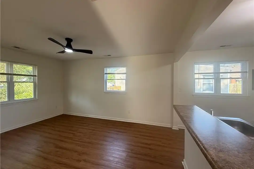 739 Waukesha Ave - More