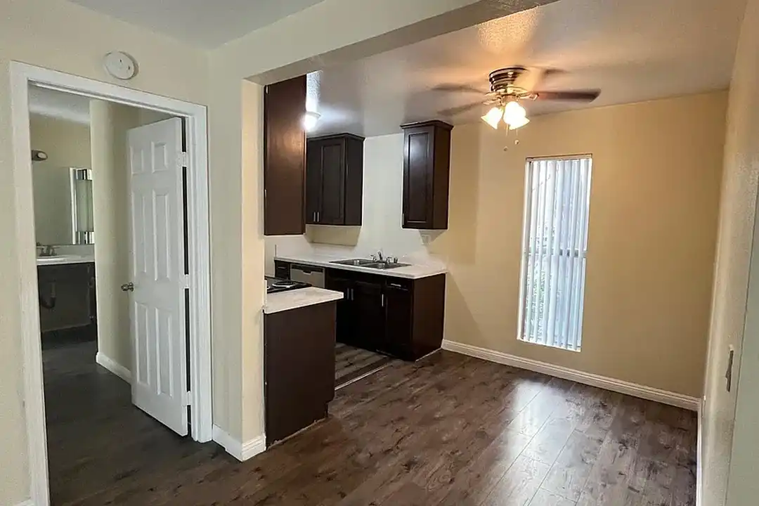Vista Via Apartment – photo 1 of 8