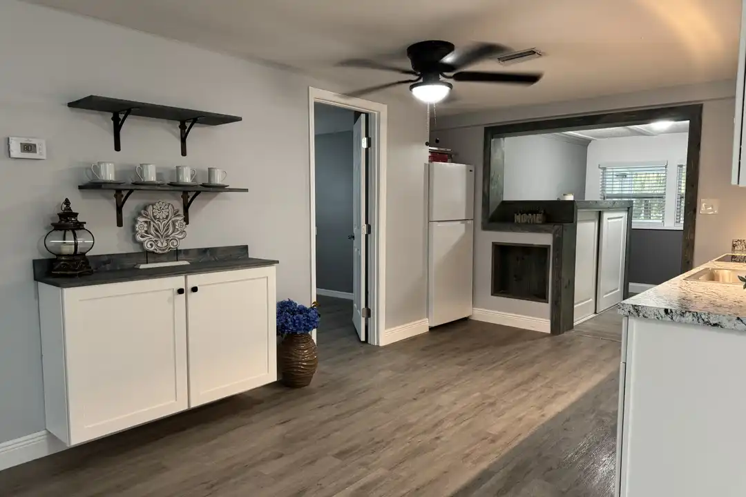 525 NE Crystal St - View 4