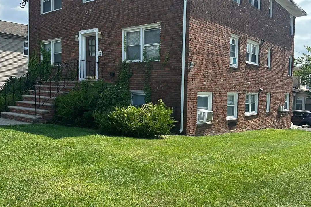 2116 Stanley Terrace unit 1 – photo 1 of 10