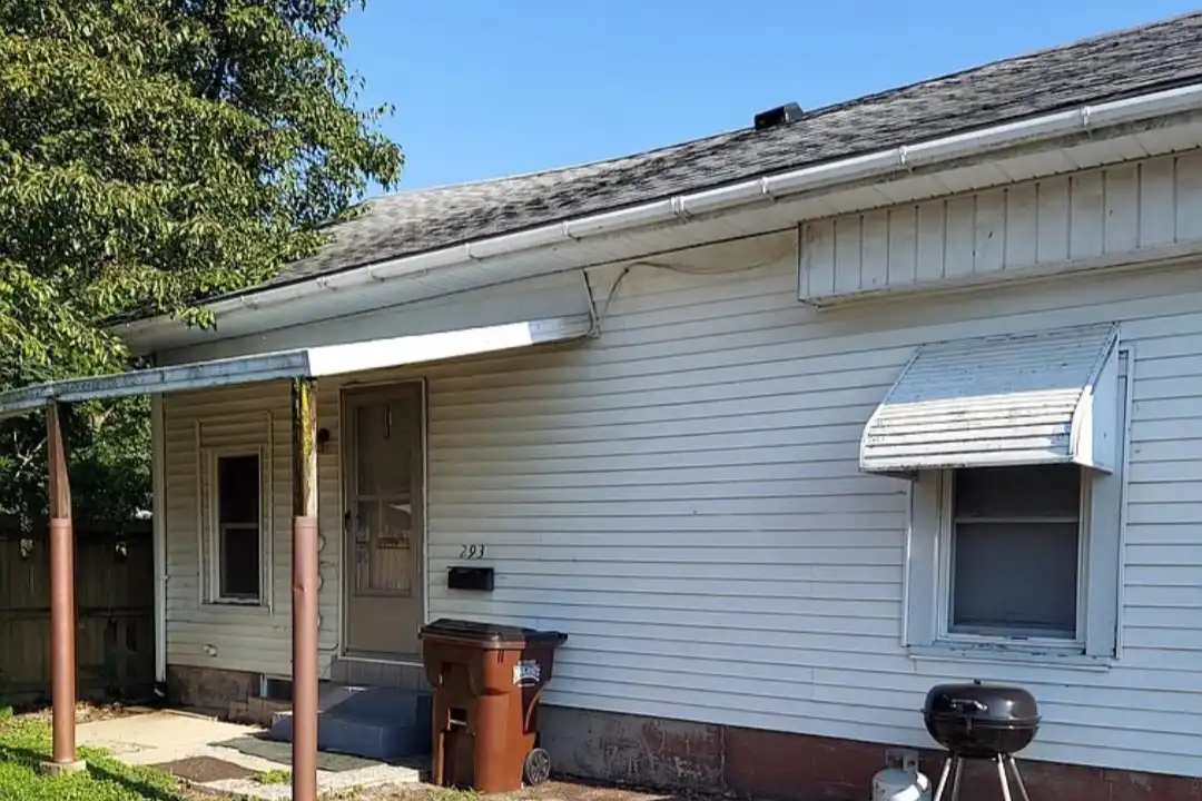 293 E Main St – photo 1 of 7