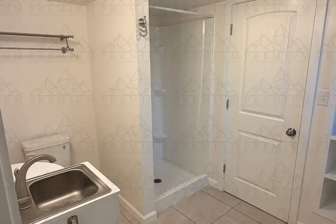 214 E 7th Pl unit #4 - More