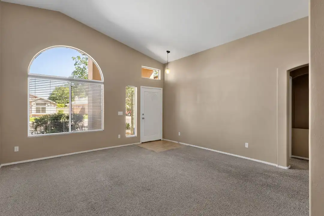 647 W Fremont Dr - More
