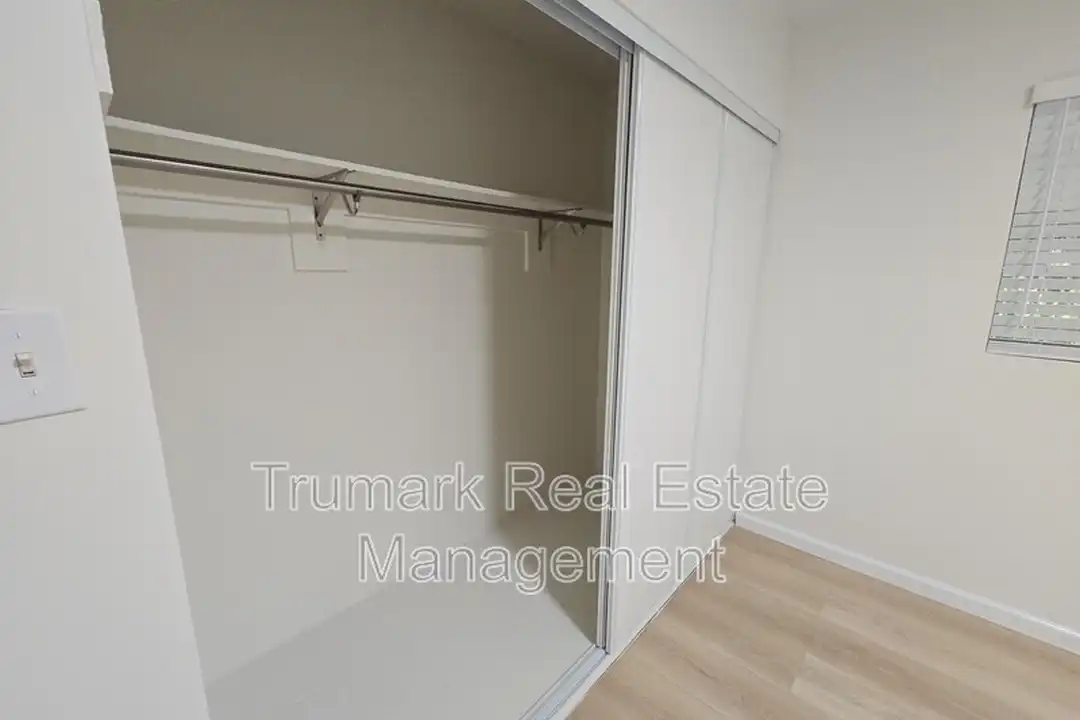 328 W Loraine St unit 9 - View 6