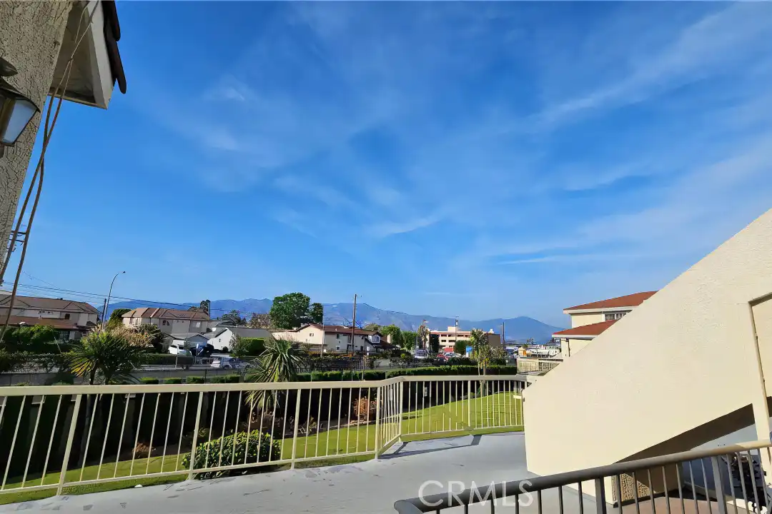Apartment in Alhambra - View 3