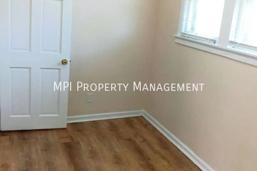 3356A N 12th St - More