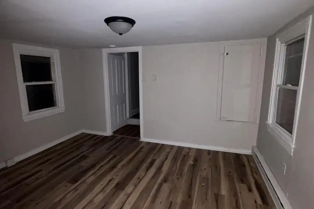 85 Union St - More