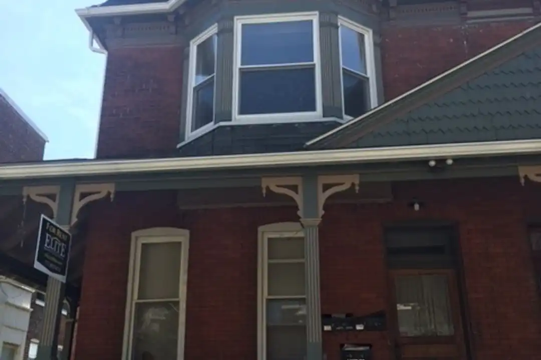 656 Linden Ave unit 3 – photo 1