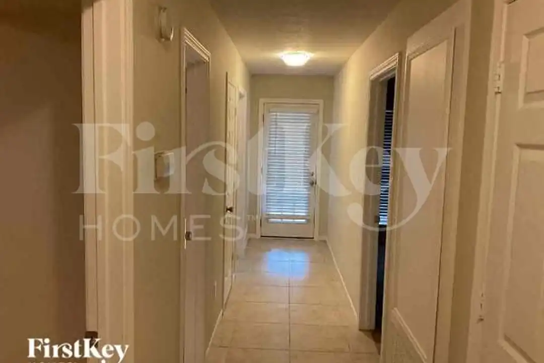 112 Golfview Ct - View 4