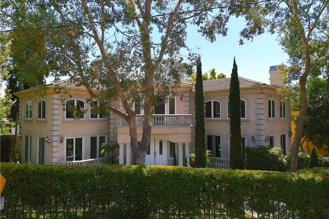 3210 N Ardmore Ave - View 6