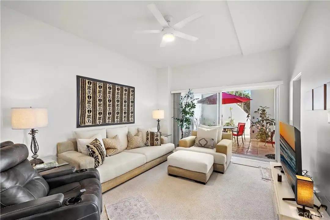 1050 Skyline Dr - View 6