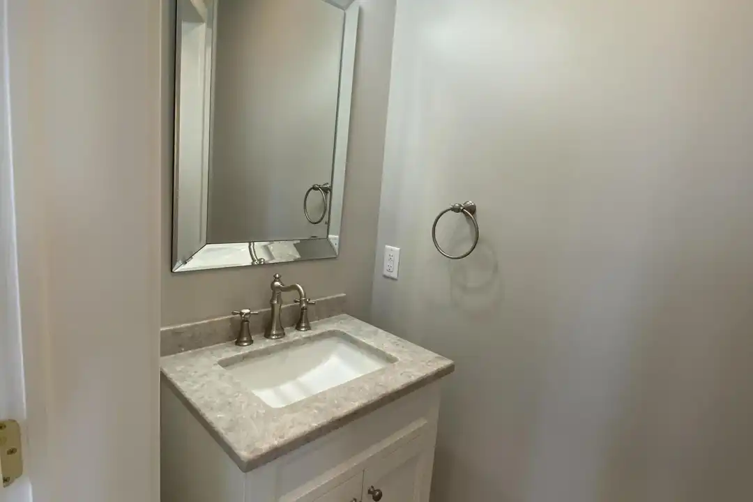 412 Lake Ave - More