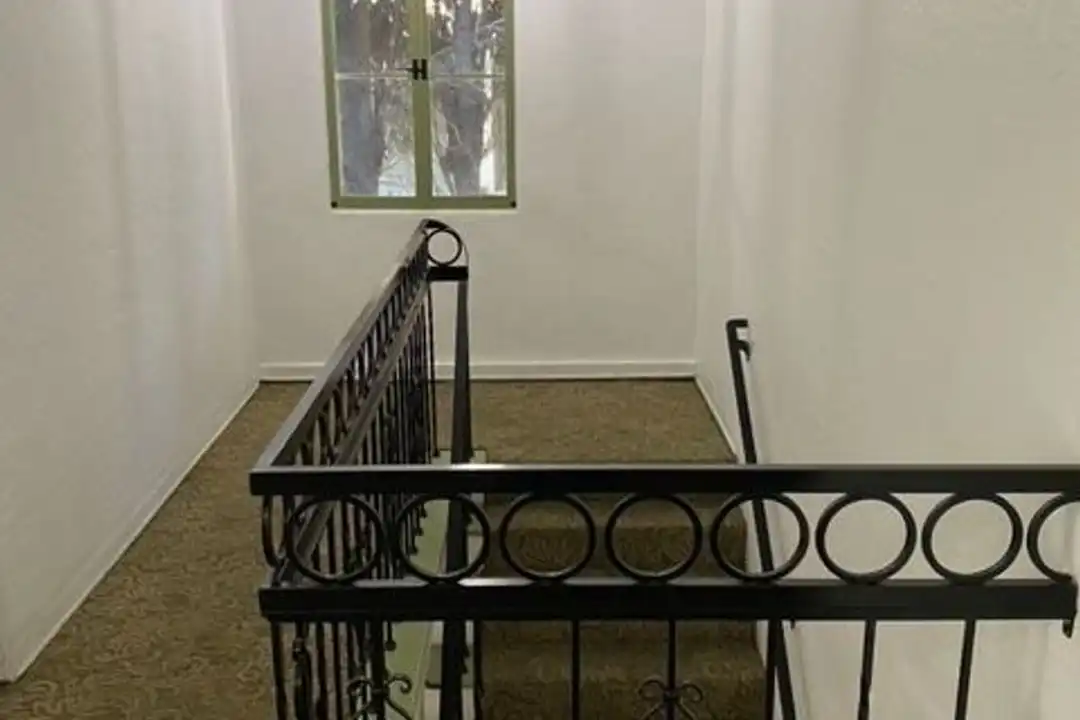 409 W 3rd St unit 201 - View 4