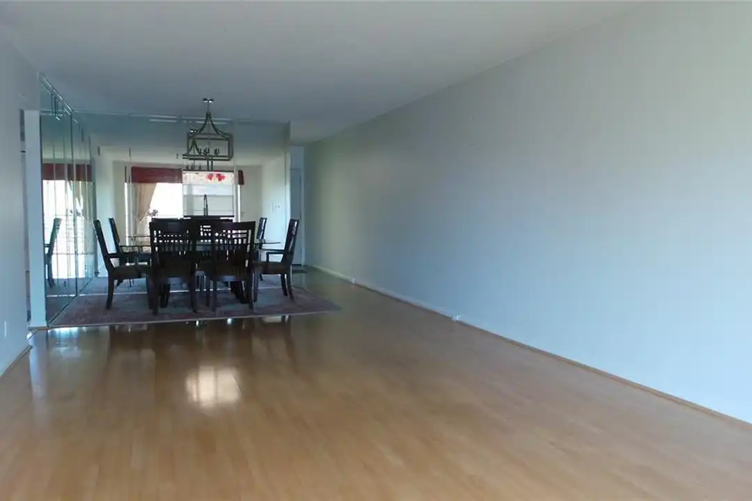 Apartment in Coconut Creek - More