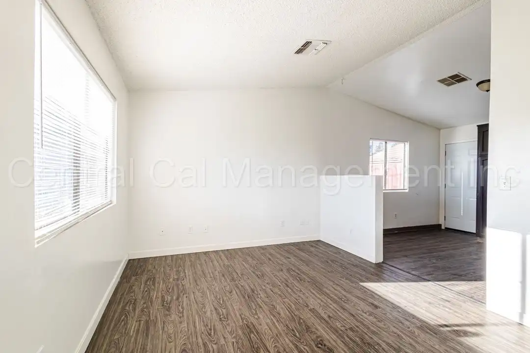 1905 McCray St - View 4