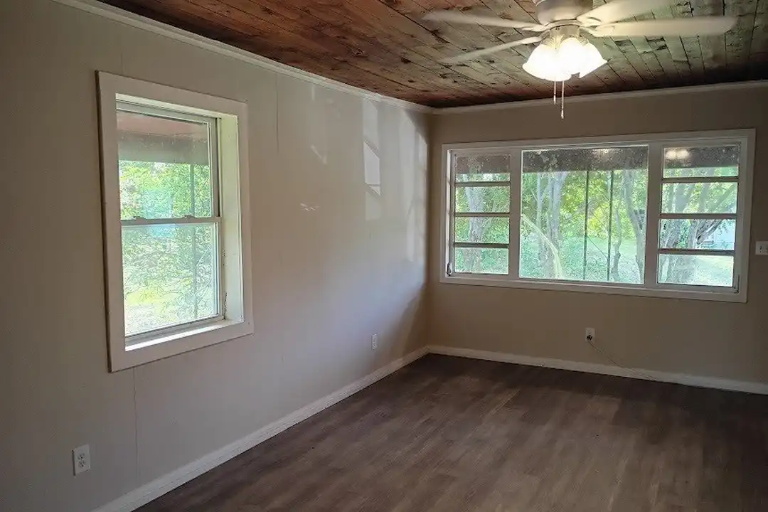 161 S Pine St - View 4