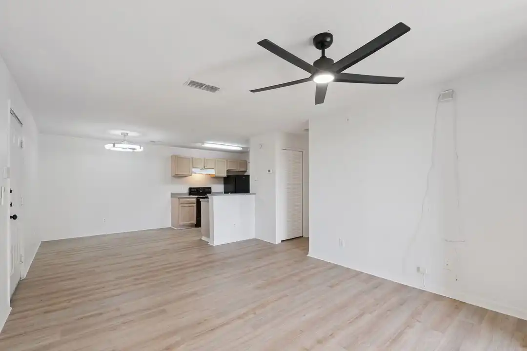 8813 Latrec Ave – pohled 3