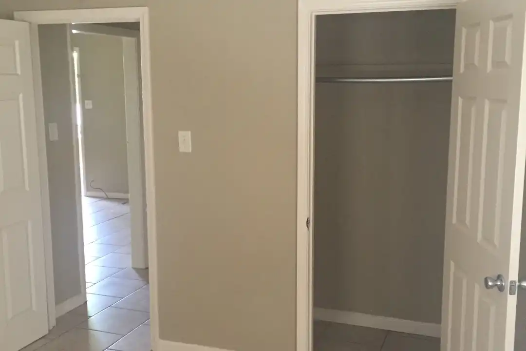 2801 Del Papa St unit 5 - View 3