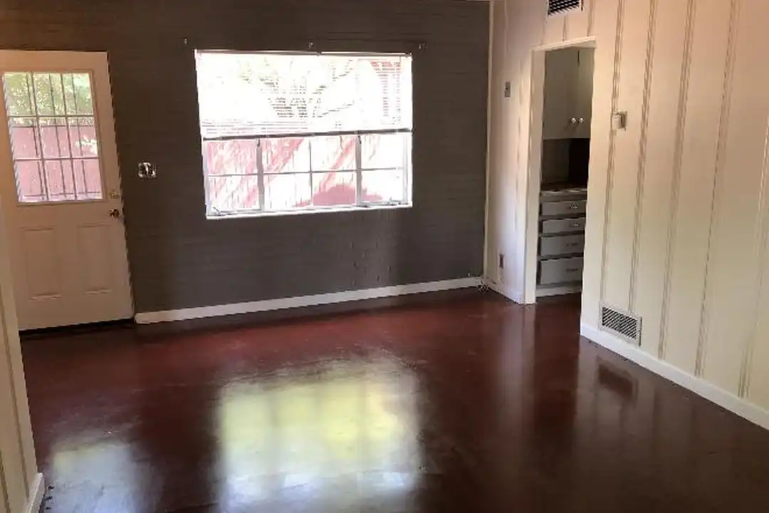 1343 E 9th St - View 6
