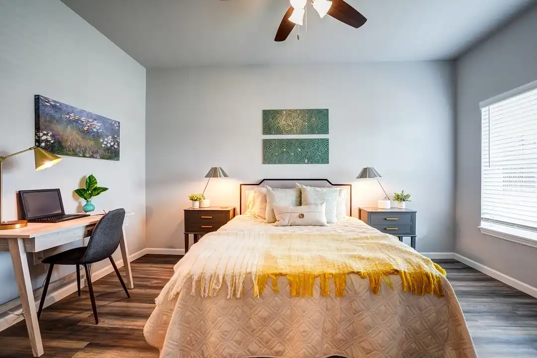 5604 Apartments – photo 1