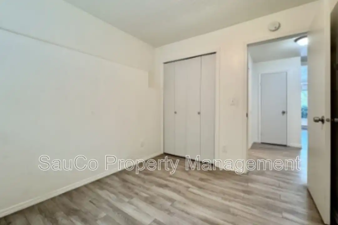 5554 SW Beaverton Hillsdale Hwy - Więcej