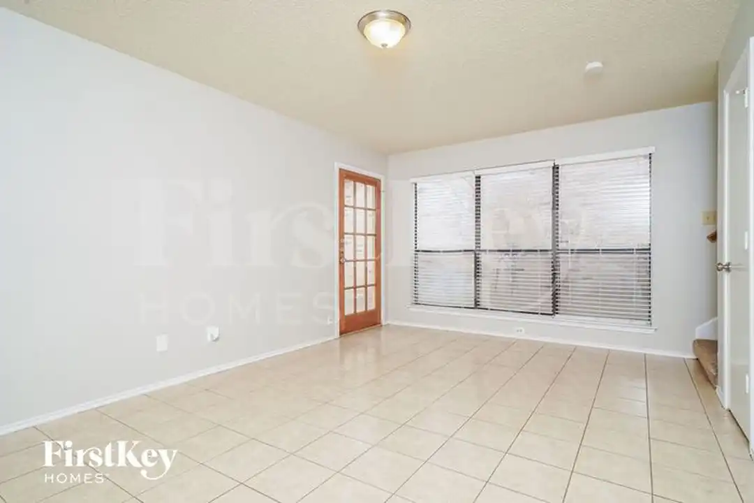 1323 Jasmine Dr - View 4