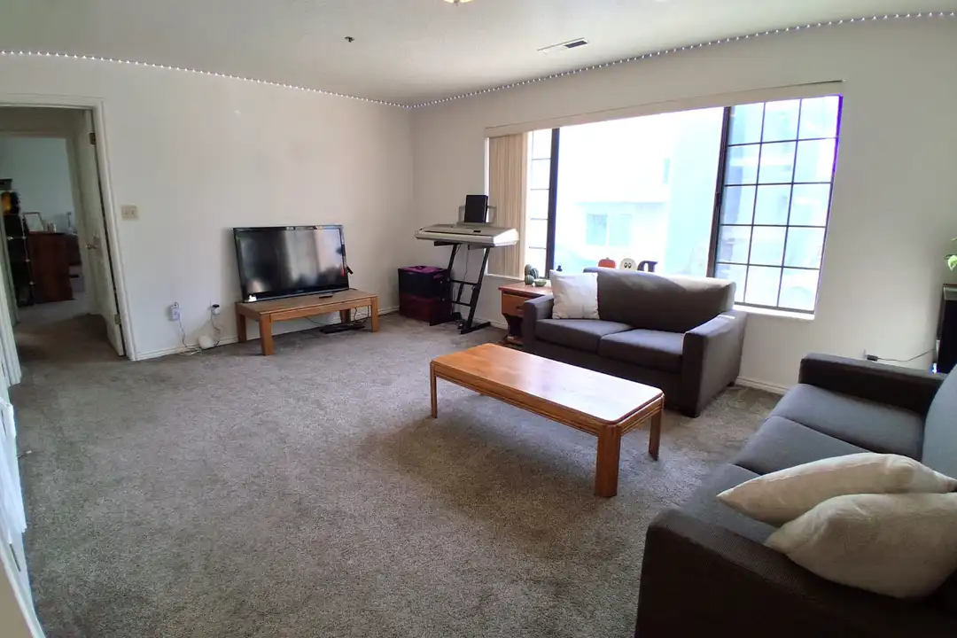 585 N 400 E unit # 1 - View 2
