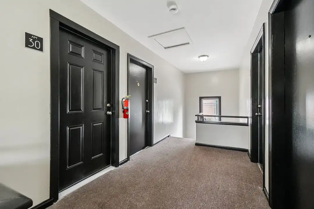 Oakman-Belleterre Apartments – photo 1