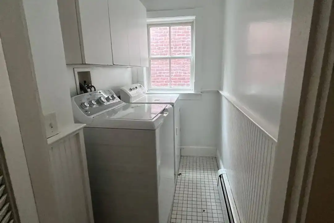 141 Highland St - More