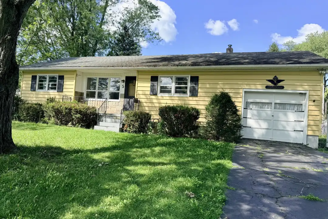 5 Blue Creek Ln – photo 1 of 33