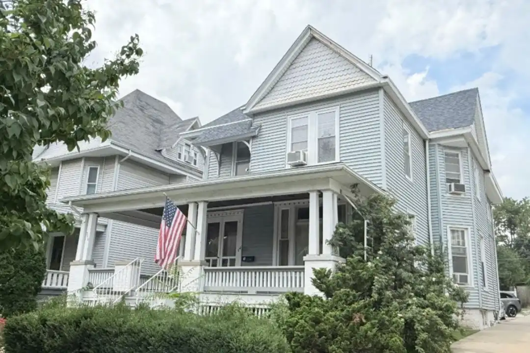 316 E Locust St unit Unit 3 – photo 1