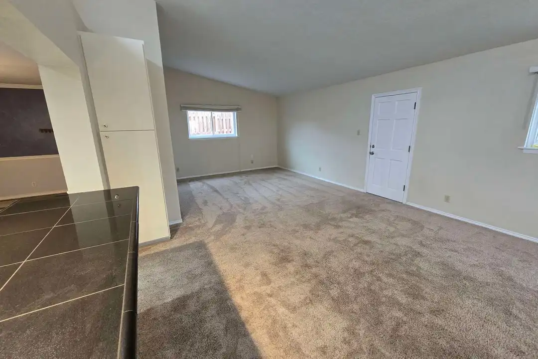 1500 Shirley St NE - View 5