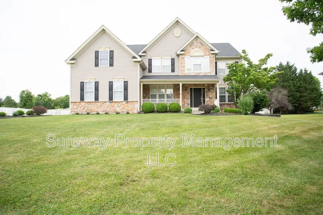 7 Amaryllis Ln – photo 1 of 50