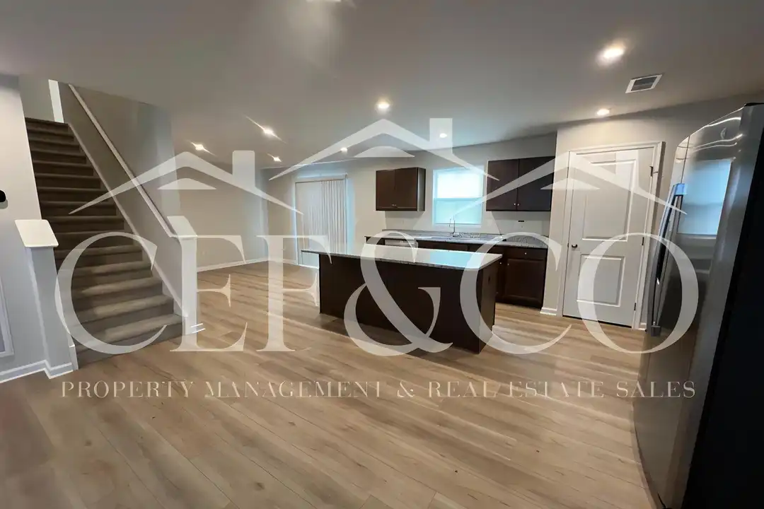 921 Delia Ave - View 4