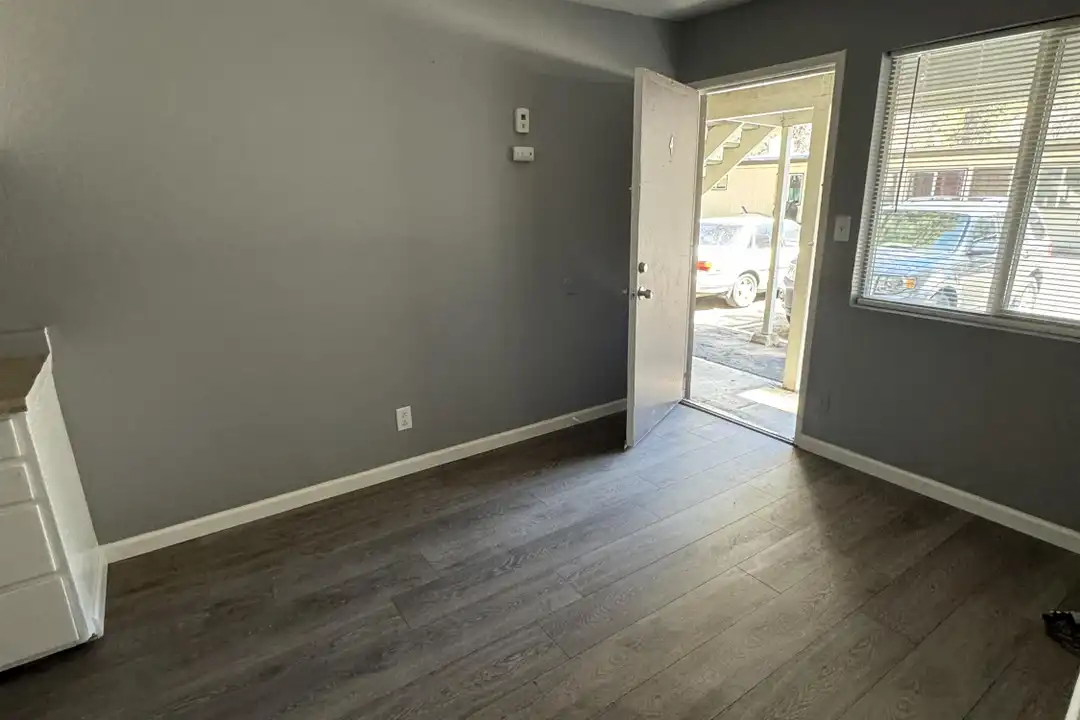 1032 Glenwood Way unit 4 - More