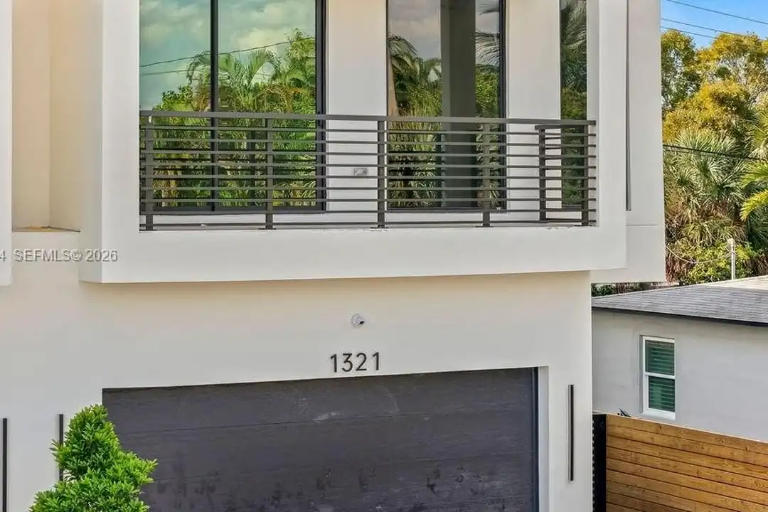 1321 NE 13th Ave - View 3