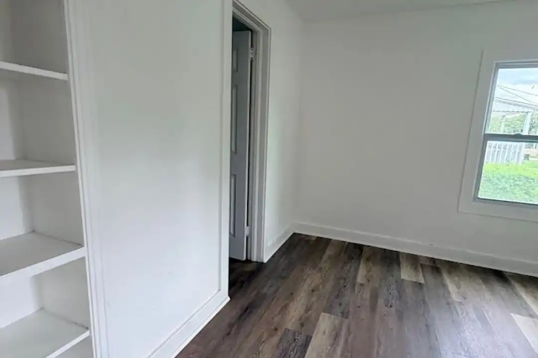 4 S 12th St unit 4 - More