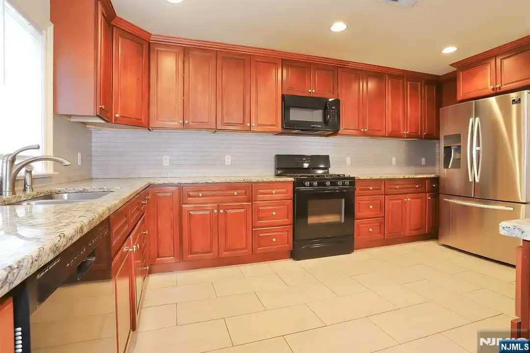 20 Franklin Ave - View 2