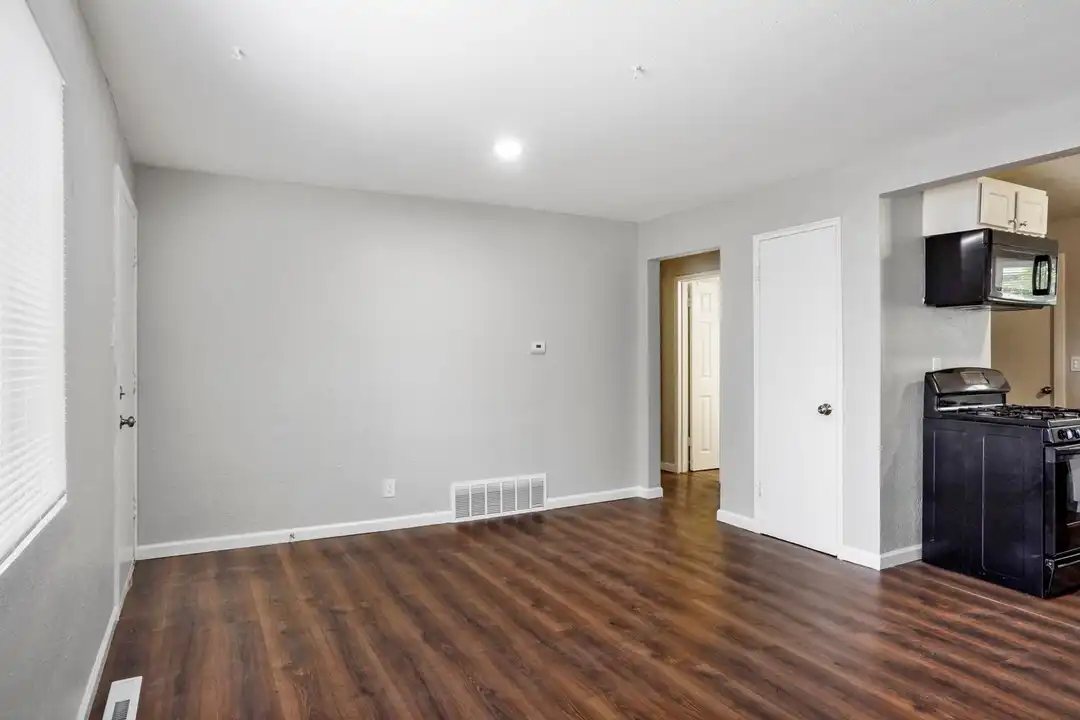 982 S Sheridan Blvd – pohled 5