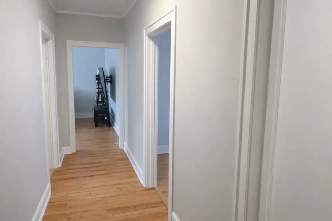 3610 N Claremont Ave - View 4