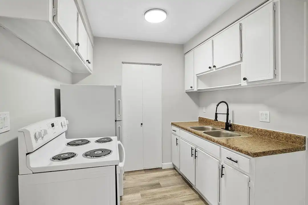 1 Bedroom Apartments in Chapel Hill – photo 1