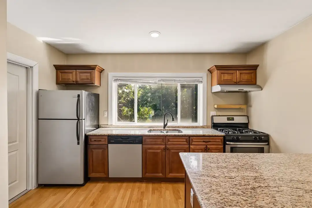 5836 Beacon St – photo 1