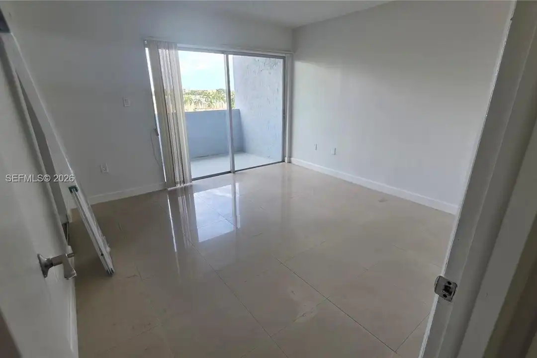 Apartment in Miami - View 2