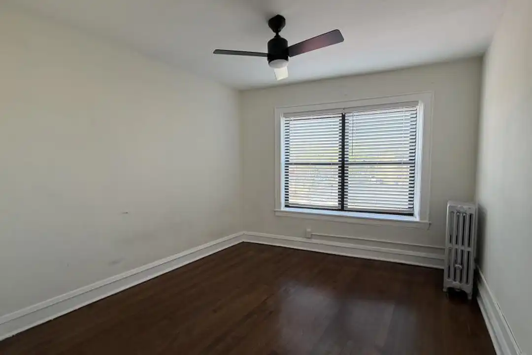 5509 N Lincoln Ave - View 4