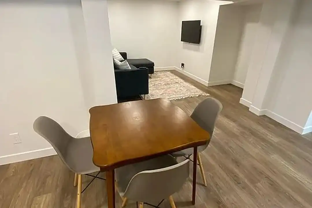 3098 S Kenwood St - View 2