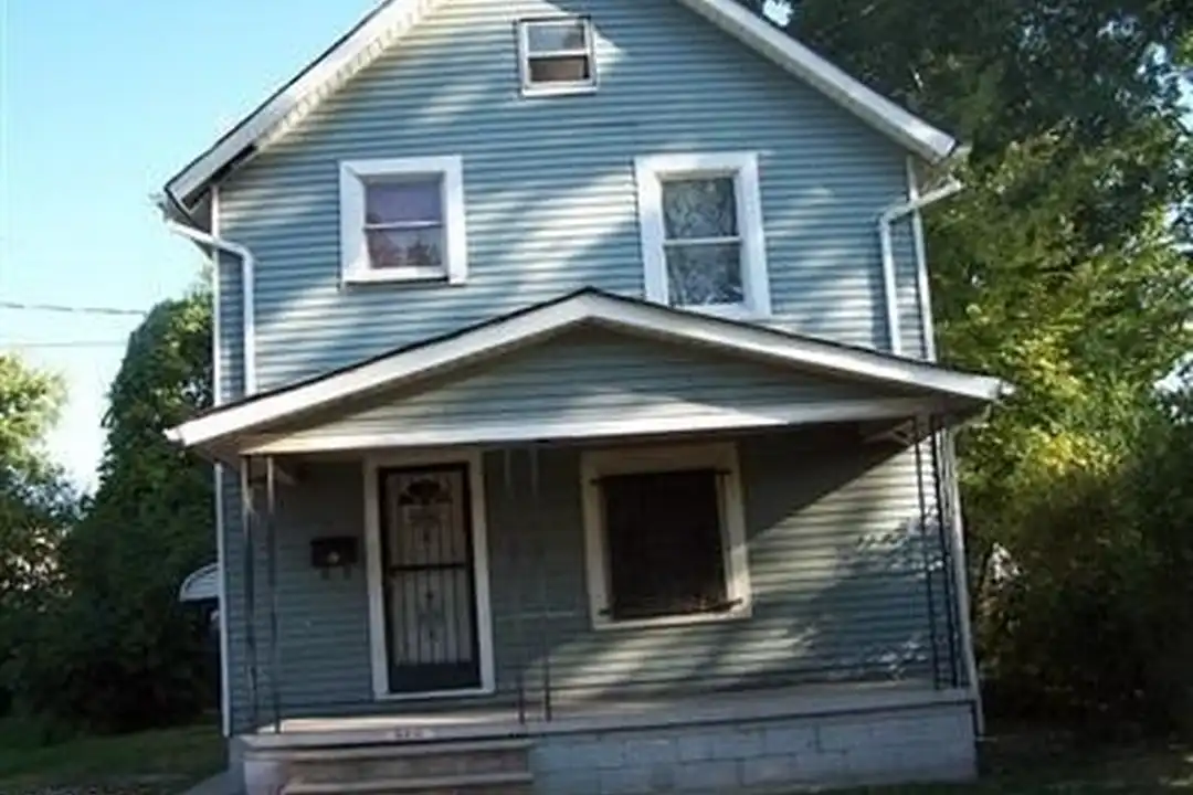 660 4th St SW – photo 1 of 11