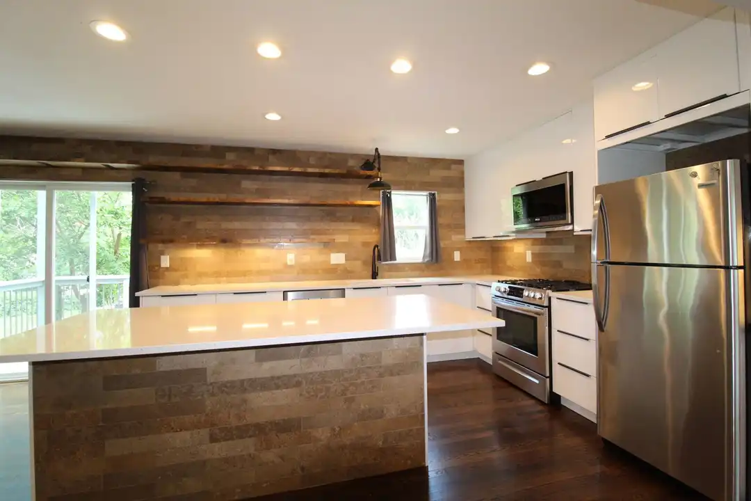 5739 Beverly Ln - More