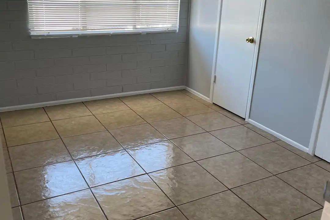 Apartment in Phoenix, Maryvale - View 5