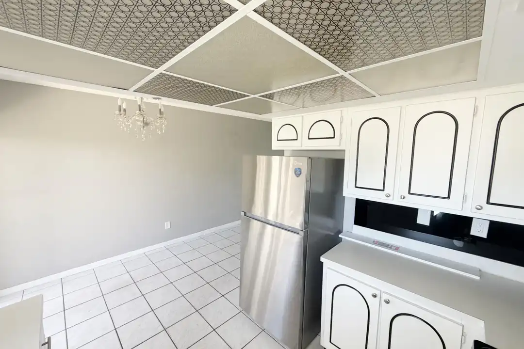 320 SW 1st St - View 6