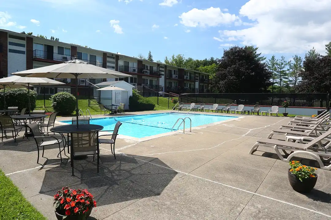 Windsor Court Apartments – photo 1 of 21